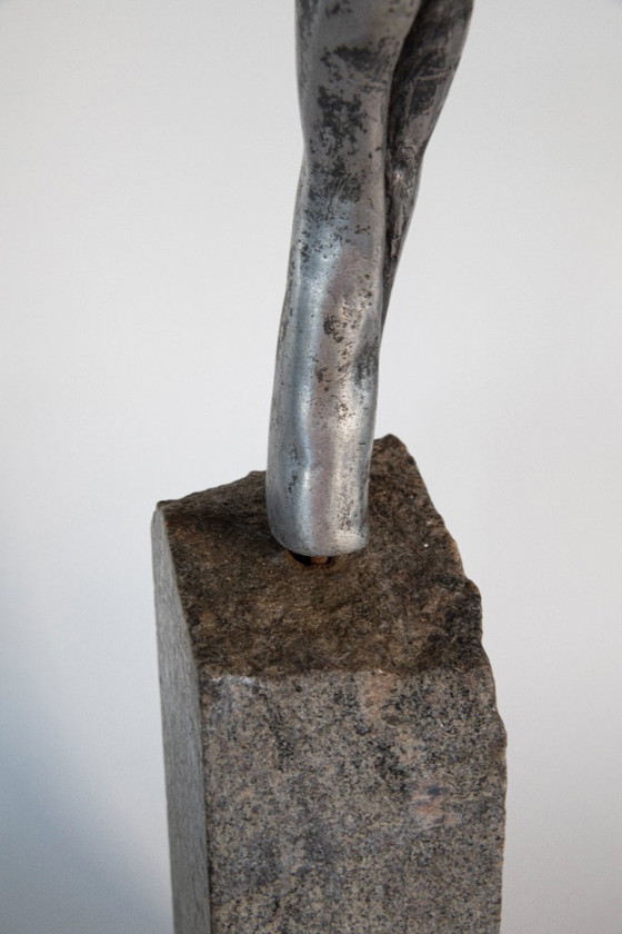 Image 1 of Abstrakte Torsoskulptur auf einem Sockel