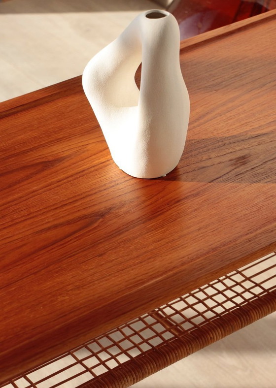 Image 1 of Tavolino da caffè vintage scandinavo in teak e rattan – Design danese degli anni '60