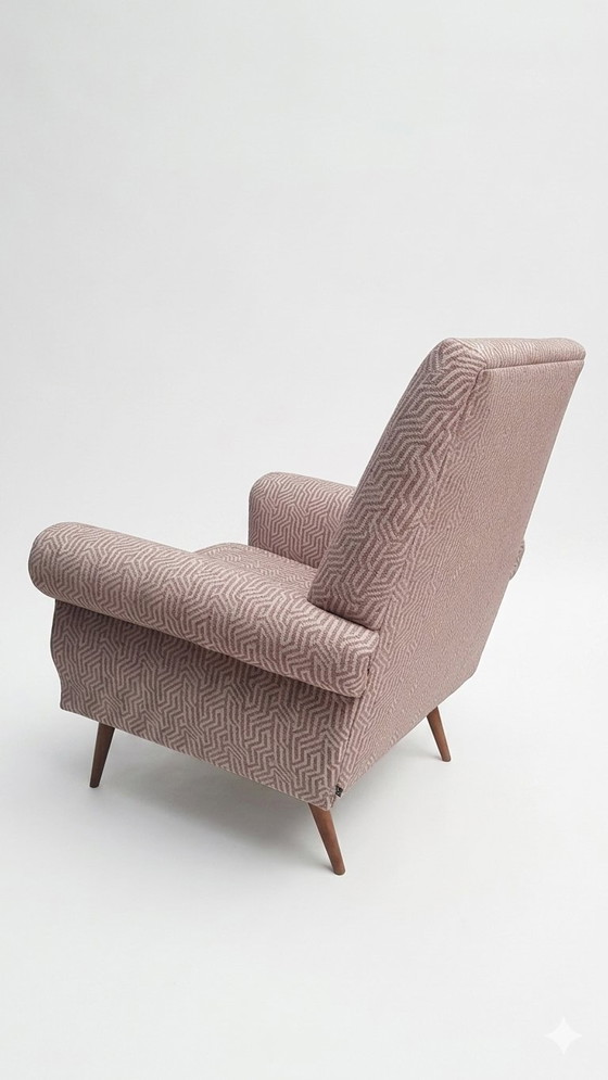 Image 1 of 2 fauteuils simples de style Mid-Century - retapissés