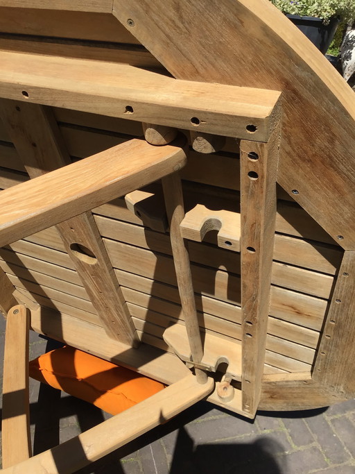 Gemütlicher und schöner runder Teak-Gartentisch von Teak And Garden, 120 cm Durchmesser