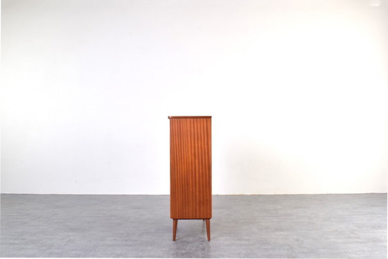 Image 1 of Commode danoise en teck, style milieu du XXe siècle, années 1960