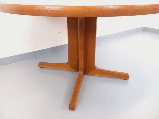 Image 1 of Table à manger ronde scandinave vintage en teck des années 60 avec rallonges