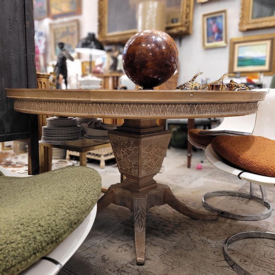 Image 1 of Mesa de comedor, siguiendo Rafael García Nicolau, madera de roble tallada, Mid-century, 70’s – España