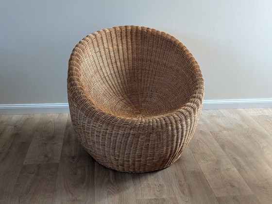 Image 1 of Fauteuil lounge « Nid d’oiseau » en rotin, style milieu du XXe siècle – Attribué à Isamu Kenmochi (années 1960)