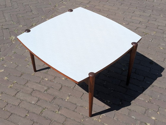 Table basse vintage en teck, style moderne du milieu du siècle (années 1960) – Plateau réversible (photo 2 of 8)