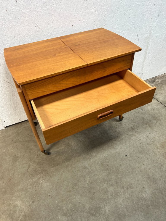 Image 1 of Vintage Deens Naaimeubel / Bijzettafeltje, 1960’s