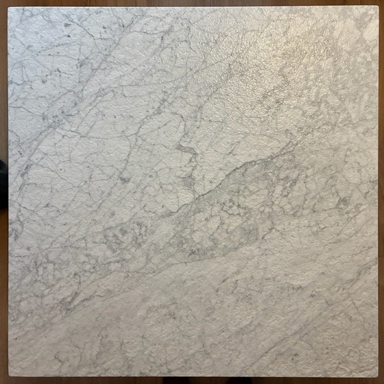 Tavolino da caffè Natuzzi in marmo Mid-century modern 90x90x34 cm, Tavolini da caffè, Metallo, Bianco (foto 4 di 5)