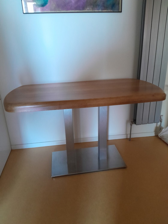 Mesa de comedor de roble con patas de metal. – Mesas de comedor, Wood (photo 4 of 6)