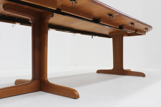 Image 1 of Vintage Danish round extendable dining table in solid teak wood Langeskov möbelfabrik