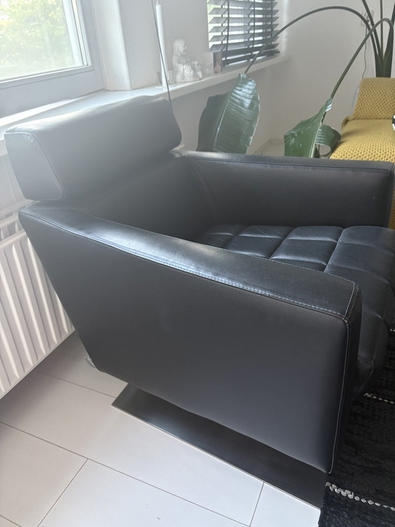 Image 1 of Sillón moderno de piel con base giratoria