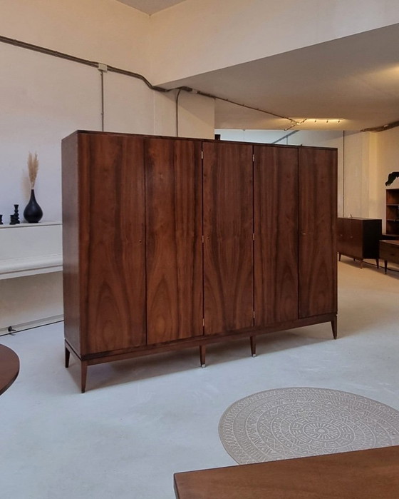 Image 1 of guardaroba di metà secolo