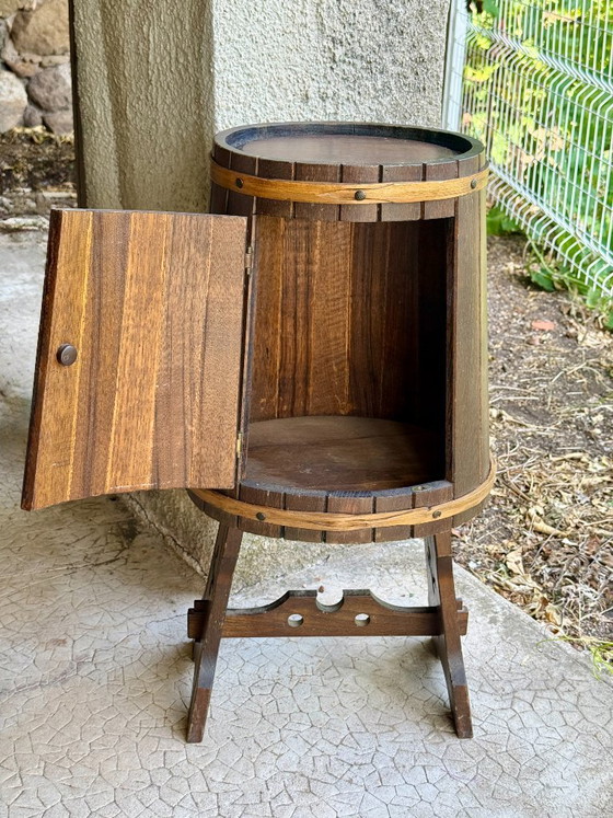 Image 1 of Meuble bar vintage en forme de tonneau 