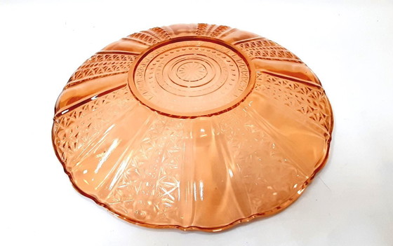 Image 1 of Assiette à gâteau ornée en verre ambré vintage