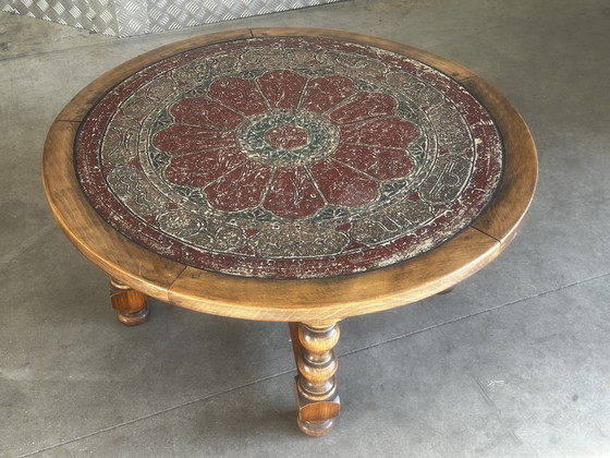 Vintage salontafel van gedraaid hout en leer met astrologische decoratie. – Fabrication Artisanale Vintage (photo 5 of 12)