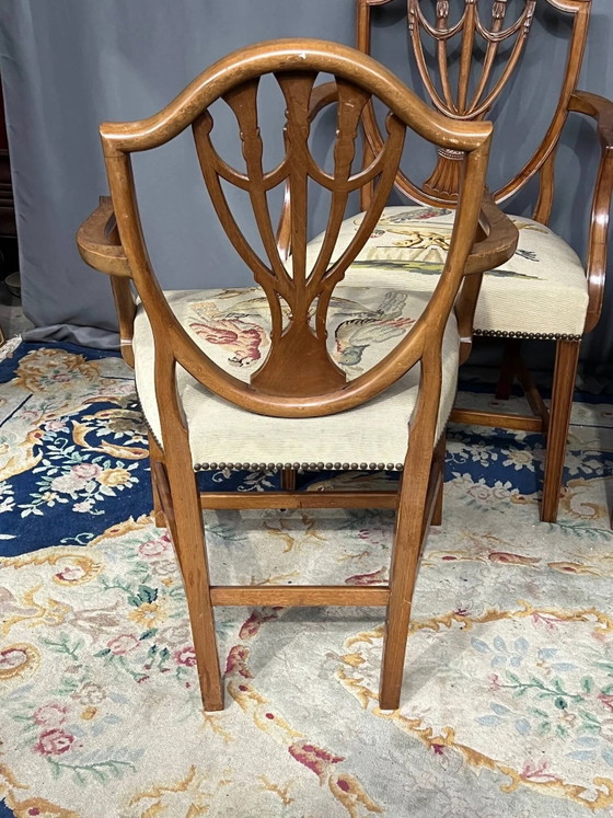 Set di quattro poltrone in stile Sheraton. In legno massello di noce. (photo 7 of 8)