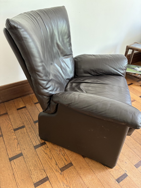 Image 1 of Cassina Palmaria Sessel aus schwarzem Leder mit passendem Hocker/Fußhocker (Vico Magistretti)
