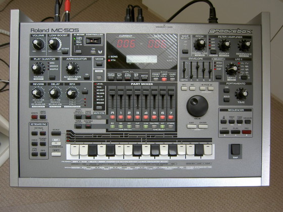 Meuble de Studio Unique Fait Main Roland MC-505 Groovebox – Merkloos, Dessertes, Aluminium (photo 4 of 9)