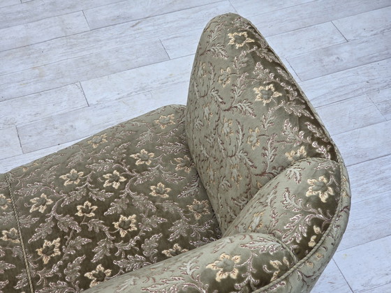 Image 1 of Divano danese a 3 posti curvo degli anni '60, velluto verde da arredamento, gambe in legno di faggio.