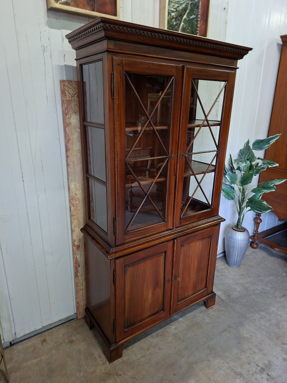 Image 1 of Classic English display cabinet, china cabinet mahogany wood