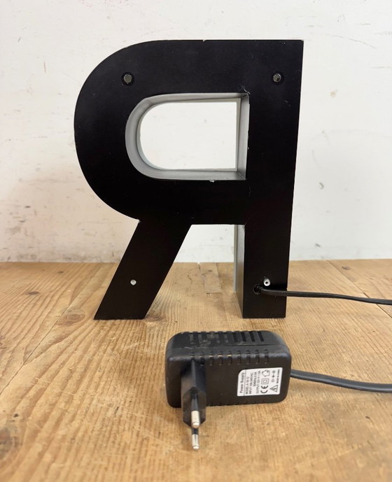Image 1 of Lettre R lumineuse grise vintage, années 1970