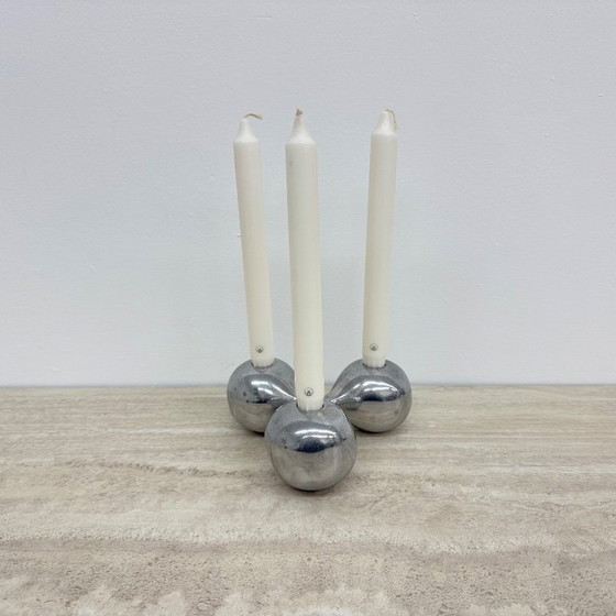 Image 1 of Bolvormige kandelaar van aluminium met atoomdesign uit het midden van de 20e eeuw, jaren 70.