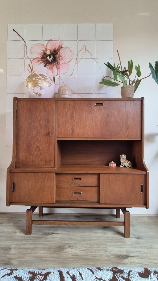 Armario alto antiguo