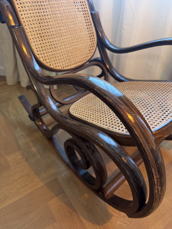 Image 1 of Sedia a dondolo Thonet d'epoca