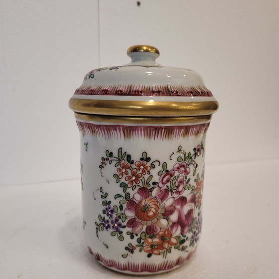 Image 1 of Bote para tabaco, porcelana pintada a mano, f. s. XIX - Francia