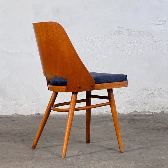 Image 1 of Eetkamerstoelen uit het midden van de 20e eeuw van Radomír Hofman voor TON, 1950