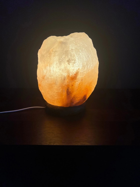 Very Large Himalayan Salt Lamp from the 70s. Creates a cozy light and a great atmosphere! – Table lamps (photo 2 of 5)