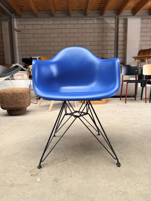 Vitra Eames DAR Chair