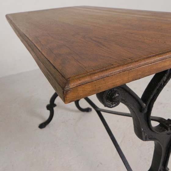 Image 1 of Table de bistrot avec plateau en chêne sur une structure en fonte, années 1930