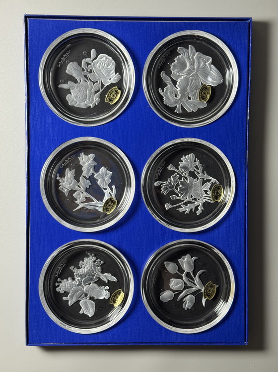 Image 1 of Coffret de 6 sous-verres en cristal Val Saint Lambert « Fleurs » – Motifs floraux – Style années 1950 – En boîte