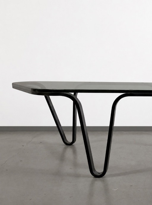 Einzigartiger, handgefertigter Designer-Couchtisch – Skulpturaler Stahl & Rauchglas