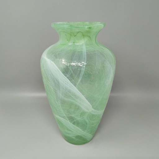 Exquisite, handgefertigte grüne Vase aus Muranoglas von Michielotto aus den 1970er Jahren. Madinteriorart von Maden