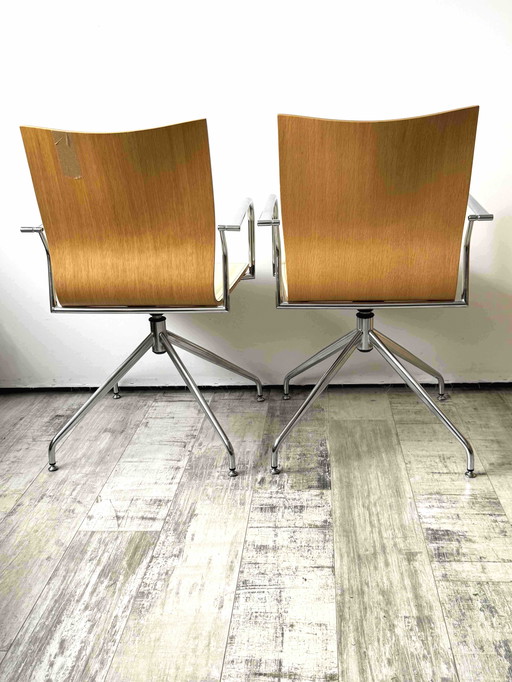 2x Original Ikara Office Chairs - Design élégant sur un pied stable