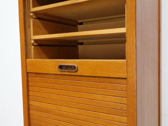 Image 1 of Archivador antiguo con puerta de persiana de roble