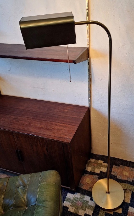 Lámpara de pie ajustable de latón estilo banquero de mediados de siglo, década de 1970. – Lámparas de pie (photo 9 of 12)