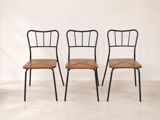 3 sillas apilables Agne de IKEA, década de 1990.