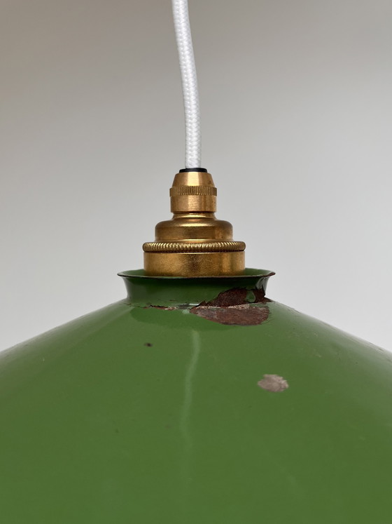 Image 1 of Due lampade a sospensione vintage in smalto verde.