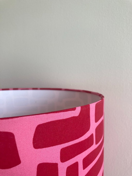 Abat-jour rose design à imprimé rouge