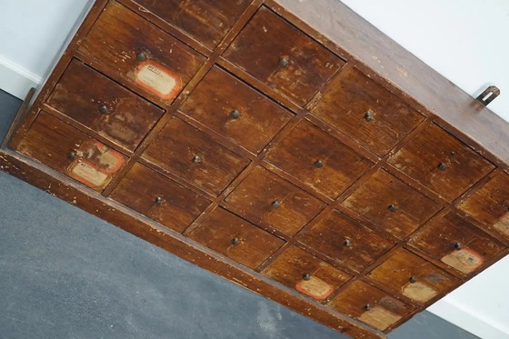 Image 1 of Mobiletto industriale olandese per farmacia/officina in pino, circa anni '20