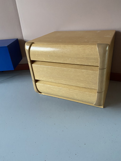 Cassettiera Moser Design – comodino scultoreo – anni '70 Mid-Century Modern