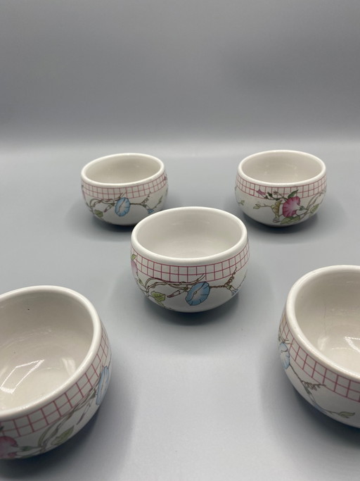 5 bols à thé en porcelaine japonaise – Décor de liserons sur fond de quadrillage rose – Japon, années (photo 2 of 4)