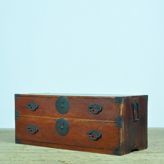 Wooden chest of drawers with dark metal hardware, Brown, Aziatisch (photo 13 of 14)
