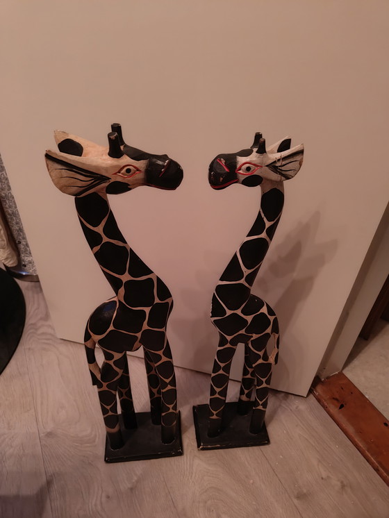 Image 1 of 2 girafes en bois