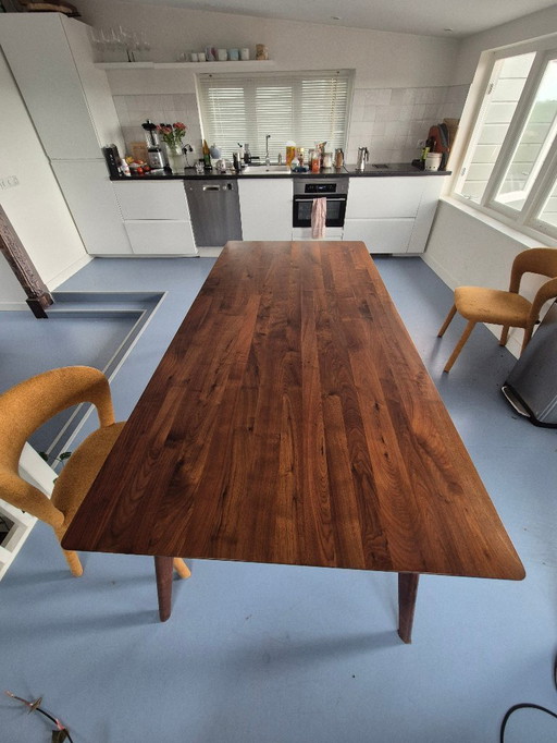 Loods 5 Axel dining table solid walnut 200x95x75 cm