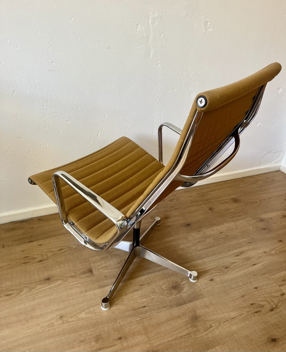 Eames EA 116 loungestoel voor Herman Miller, vintage 1958 – Charles & Ray Eames, Draaistoelen, Textile (photo 3 of 5)