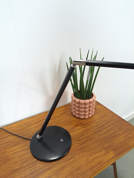 Image 1 of Kippbare Schreibtischlampe aus schwarzem Metall mit verchromten Details