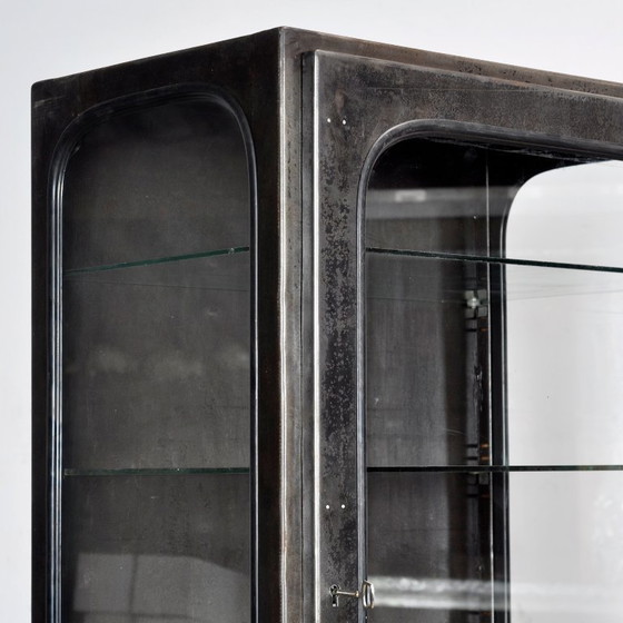 Image 1 of Armoire médicale vintage, années 1970